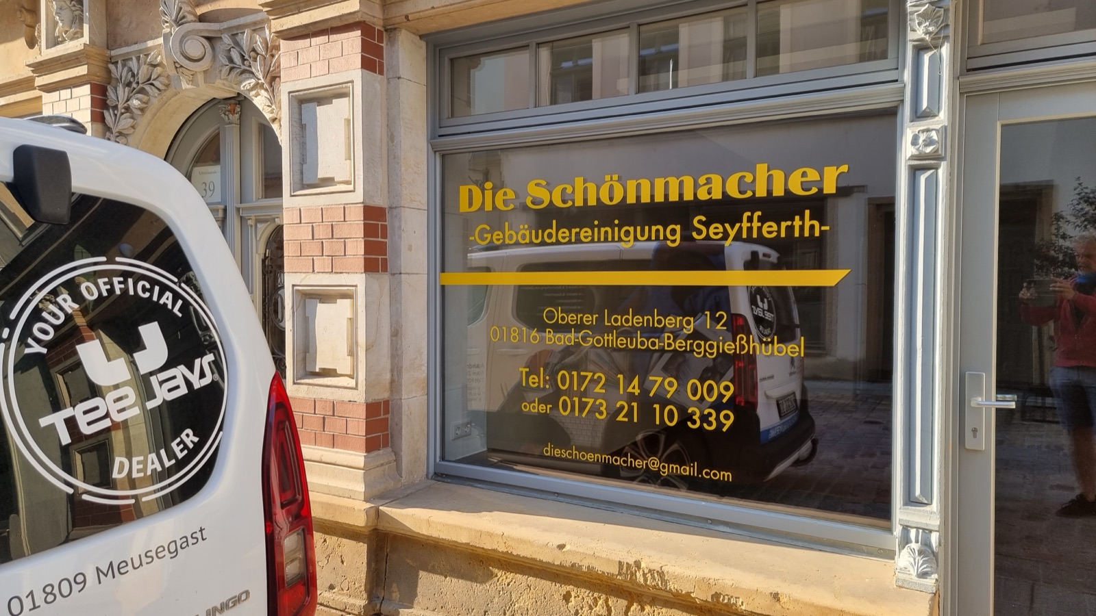 Schaufensterbeschriftung für Die Schönmacher – Außenwerbung von ae-WERBUNG Meusegast